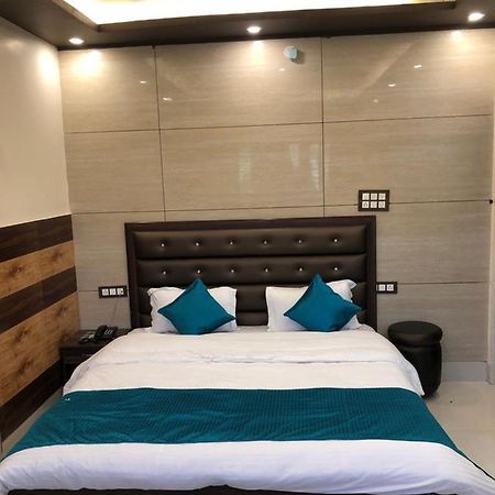 Hotel Famous Haridwar Exterior photo
