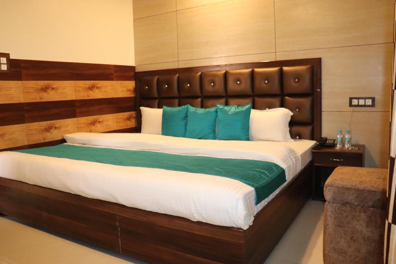 Hotel Famous Haridwar Exterior photo
