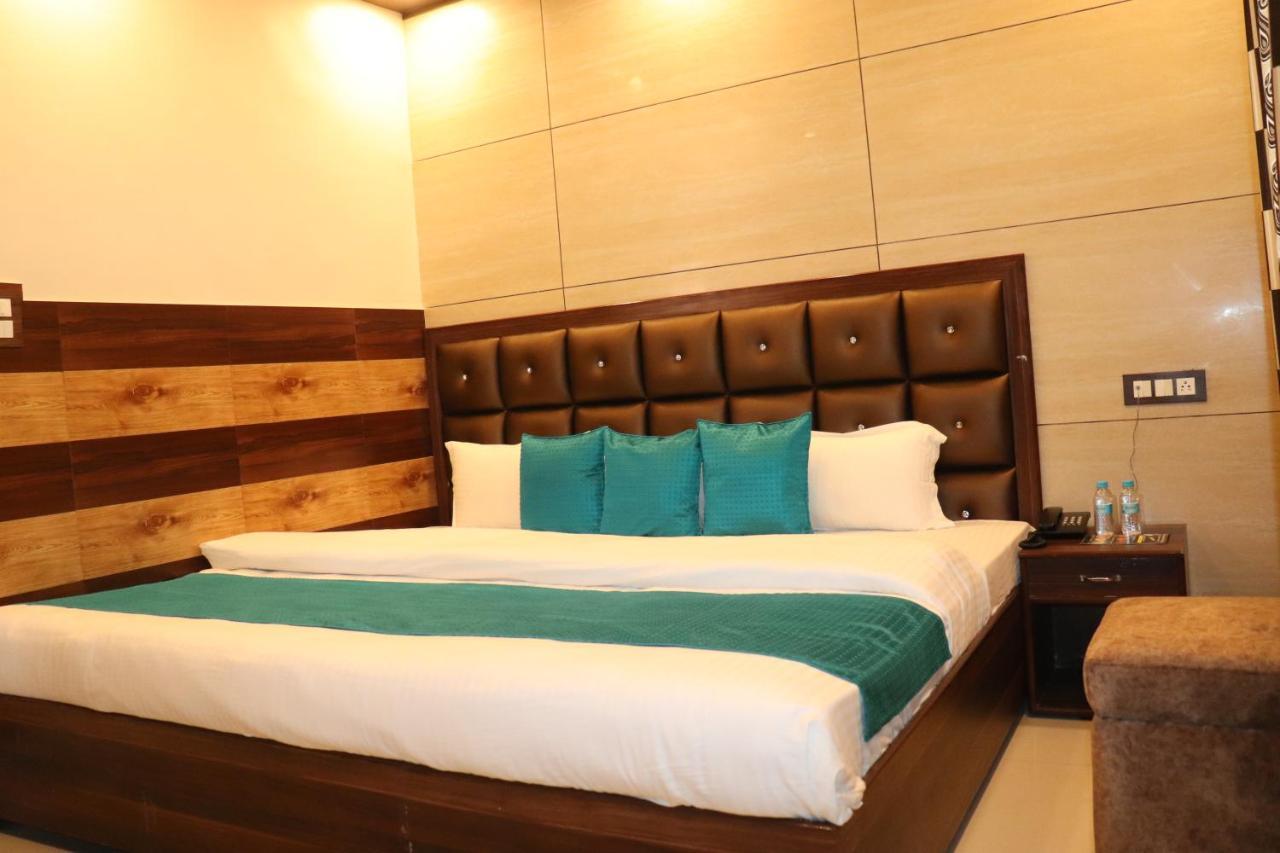Hotel Famous Haridwar Exterior photo