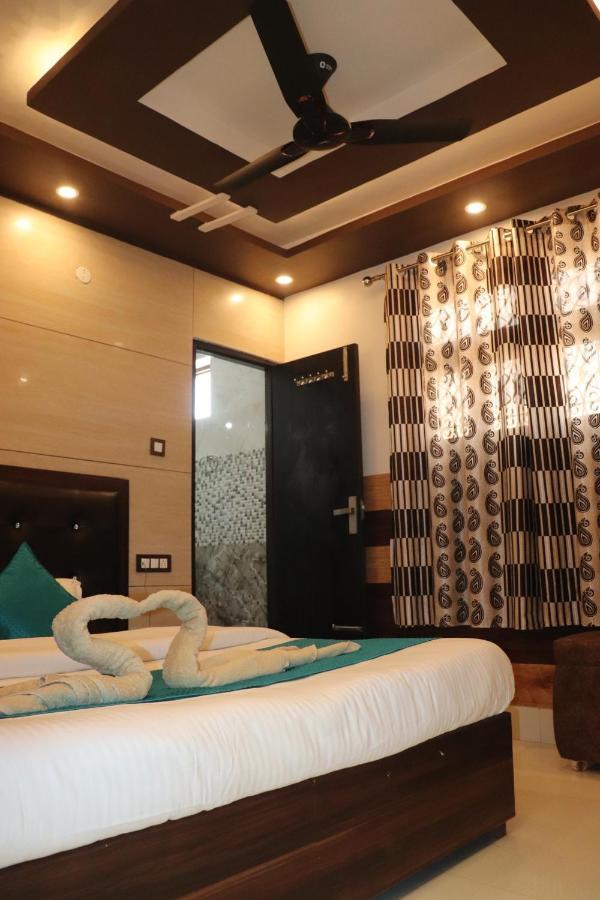 Hotel Famous Haridwar Exterior photo