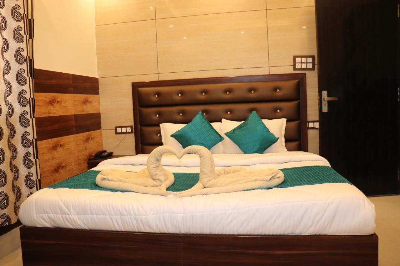 Hotel Famous Haridwar Exterior photo